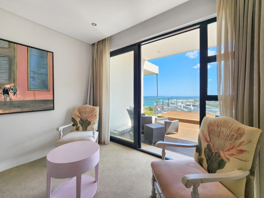 To Let 7 Bedroom Property for Rent in Camps Bay Western Cape